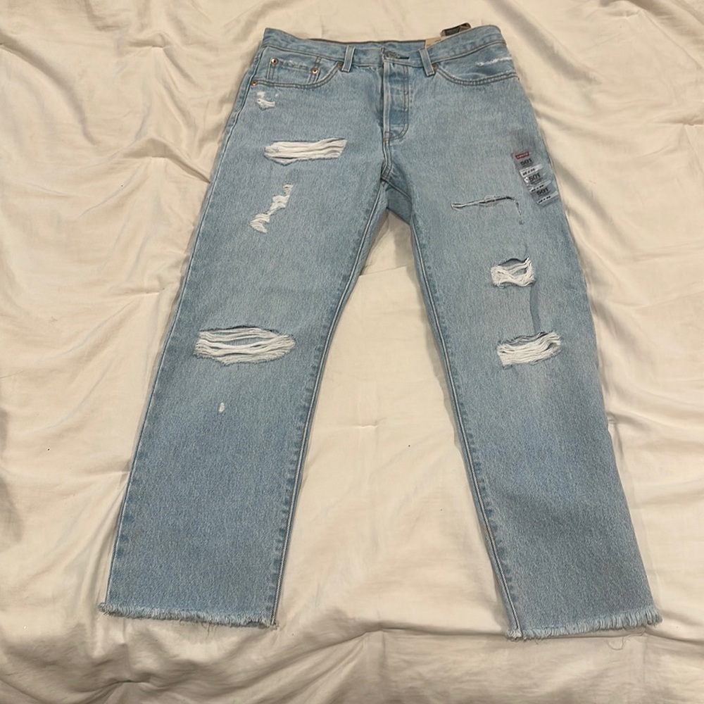 Brand new Levi’s 501 original cropped. High rise. Straight leg. Size 28x26